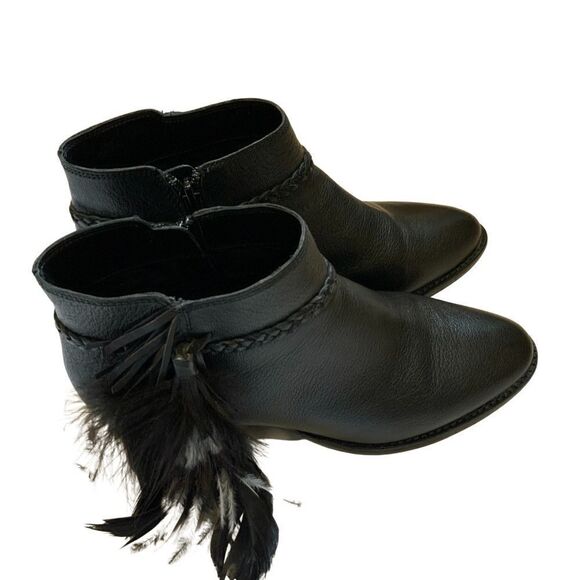 Gianni Bini Rorrie Black Leather Feather Zip Ankle Booties 8.5 - Picture 4 of 13
